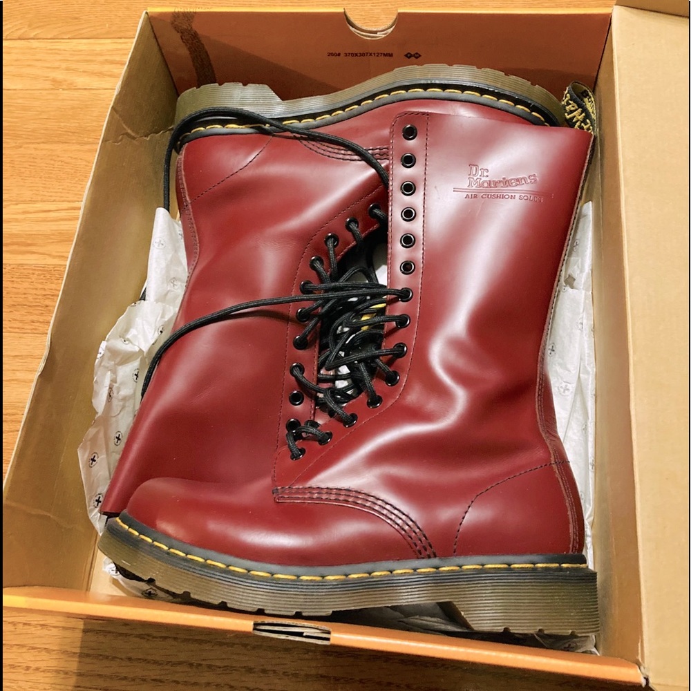Ladies size 8 US Dr. Martens Cherry Red Rouge